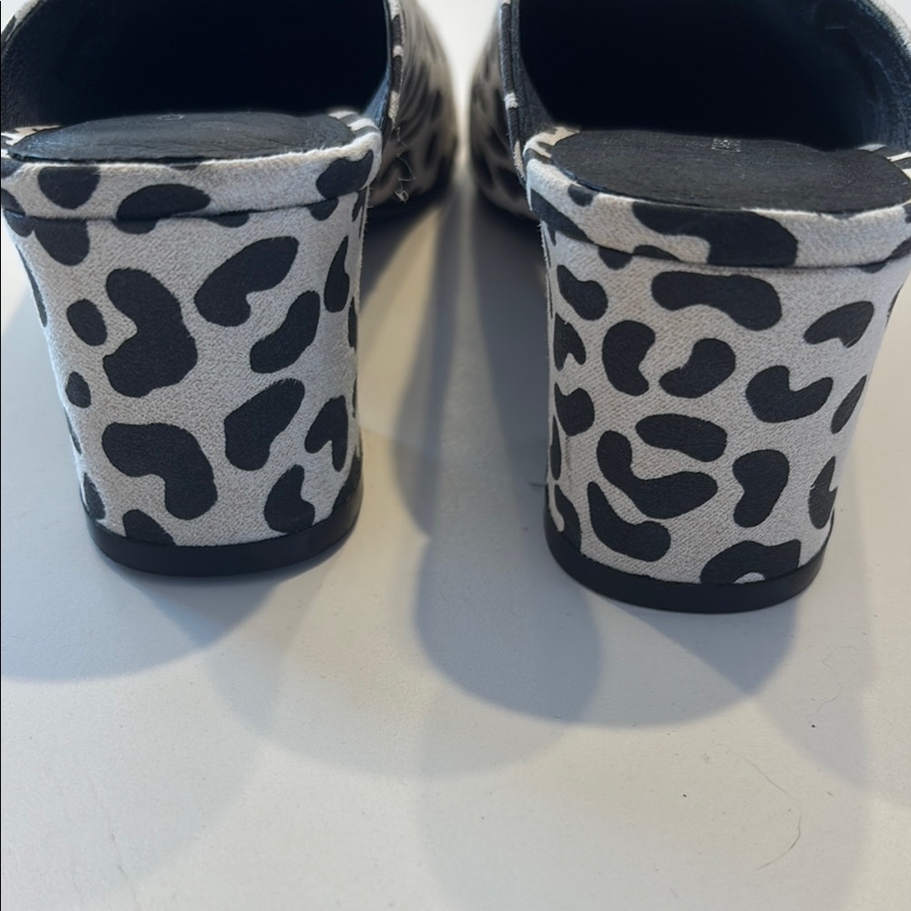 Chinese Laundry Black and White Leopard Print Mules - Picture 5 of 7